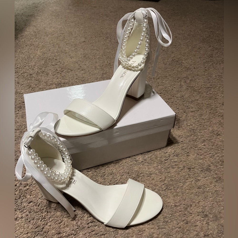 Pearl and bow heels